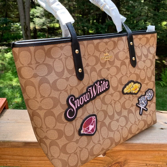 ⛔️SOLD/Authentic Coach Disney X L.Ed sign.Zip tote - Picture 2 of 8